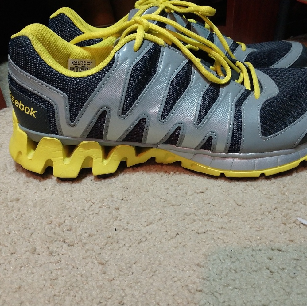 Reebok Yellow Gray Men's Sneakers Size 11 EUC